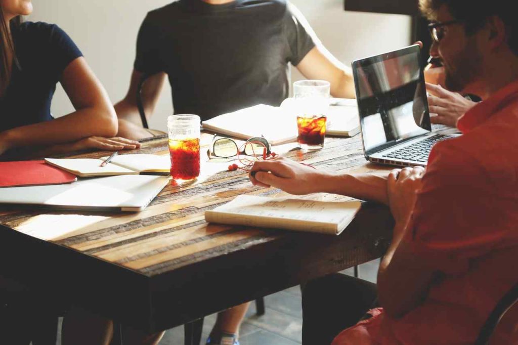 tips to find b2b influencers
