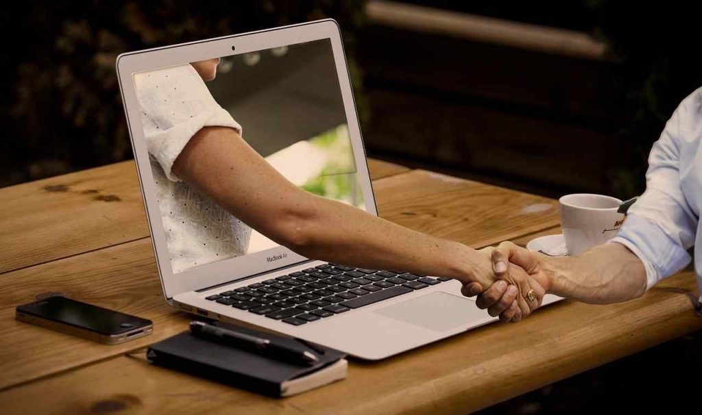 holiday social media strategy